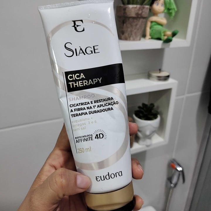 photo of Siage Cica Therapy Shampoo shared by @izamarinho on  31 Mar 2023 - review