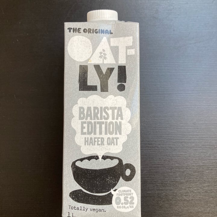 photo of Oatly Oat Drink Barista Edition  shared by @manuelacristaldi on  10 Aug 2023 - review