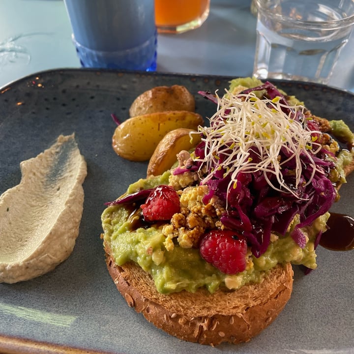 photo of Ziga Bar Avocado toast vegan shared by @misscyanide on  25 Apr 2023 - review