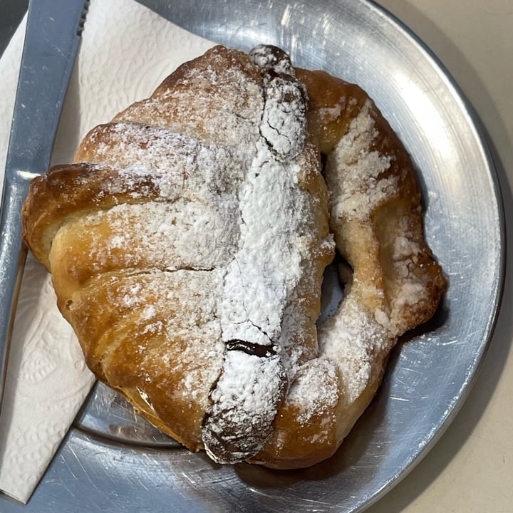 photo of Barro Café medialuna con dulce de almendras shared by @inespressable on  27 Jul 2023 - review