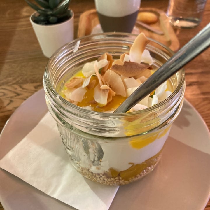 photo of Luv l’Oeuf pina colada pot shared by @sofieredsiren on  09 Feb 2023 - review