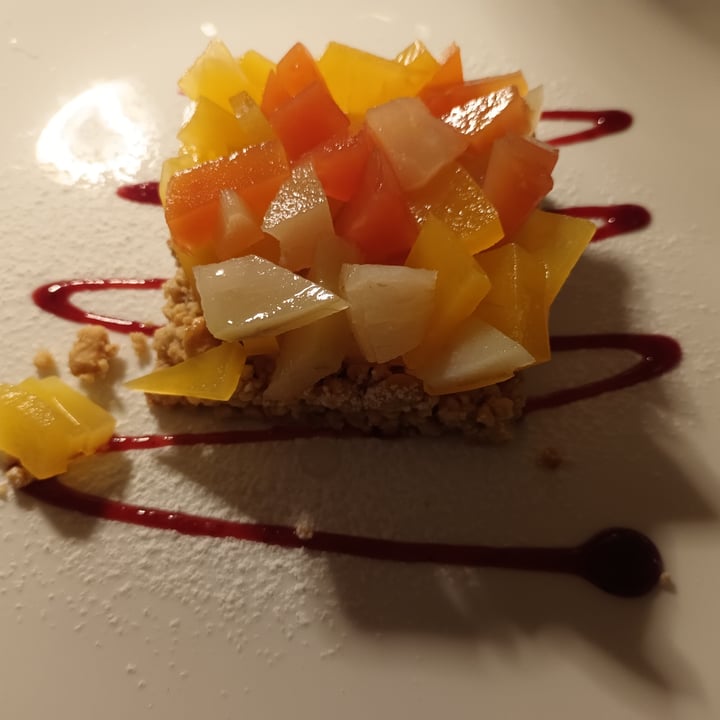 photo of Osteria Dell'Angelo Macedonia tropicale, terra di nocciole salate, alkakengi, lampone shared by @samarra on  14 Jan 2023 - review