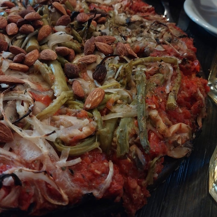 photo of Pizzería Güerrin Pizza Champiñones (Potobelo, nueces y espárragos) shared by @julietaaz on  02 Jul 2023 - review
