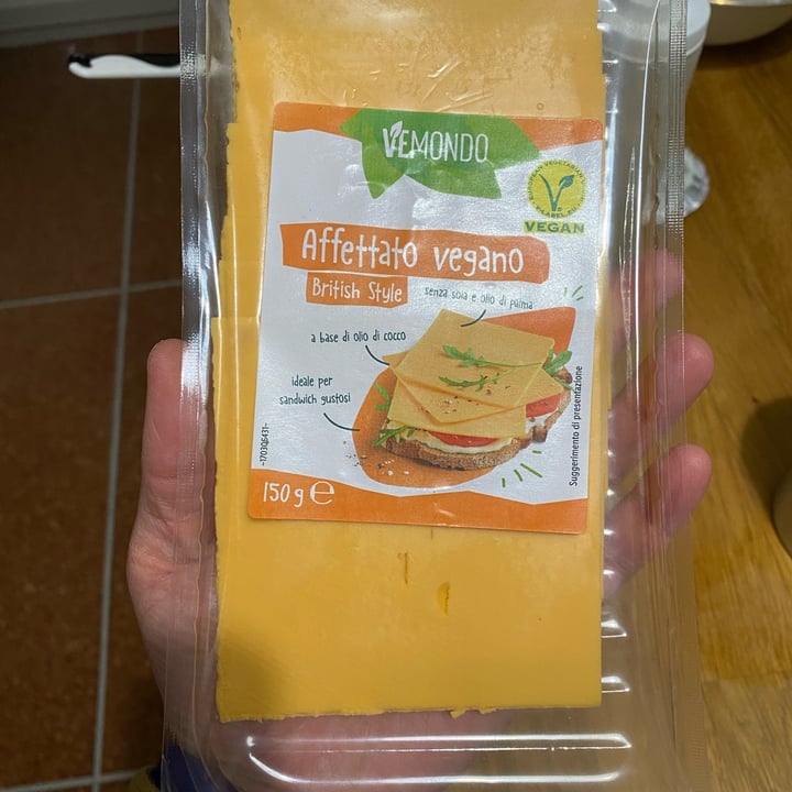photo of Vemondo formaggio cheddar shared by @brugola on  08 Jan 2023 - review