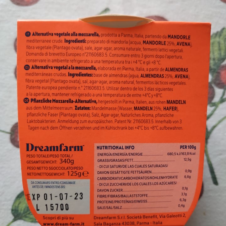 photo of Dreamfarm Alternativa vegetale alla mozzarella shared by @simona74veg on  20 Jun 2023 - review
