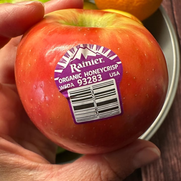 photo of Rainier Organic Honeycrisp Apple shared by @berryveganplanet on  12 Jan 2023 - review