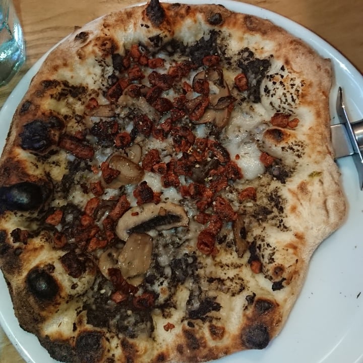 photo of Purezza - Vegan Pizza Camden Black Truffle Pizza shared by @sunmoony on  25 Jun 2023 - review