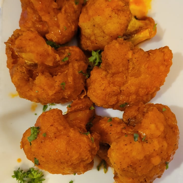 photo of 3 Brothers Vegan Cafe Buffalo Cauliflower shared by @erikamorquecho on  03 Apr 2023 - review
