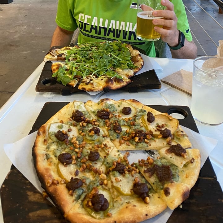 photo of Virtuous Pie Superfunghi Pizza shared by @szandra12 on  13 May 2023 - review