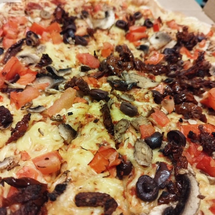 photo of Domino's Pizza Fasting V2 Pizza shared by @jwebbnature on  03 May 2023 - review