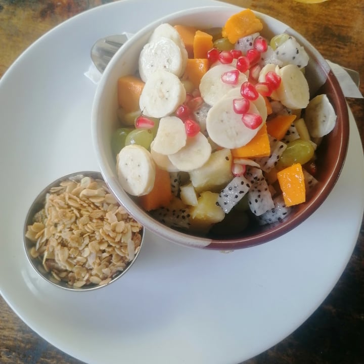 photo of BHAKTI KUTIR Fruit salad with granola shared by @lagatta86 on  15 Apr 2023 - review