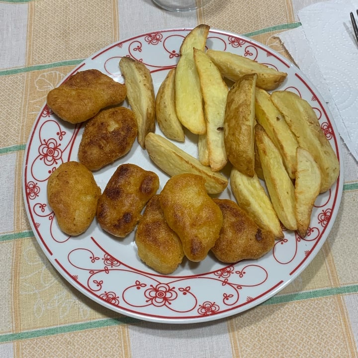 photo of Vemondo nuggets con salsa al peperoncino dolce shared by @sonoaisha on  19 Mar 2023 - review