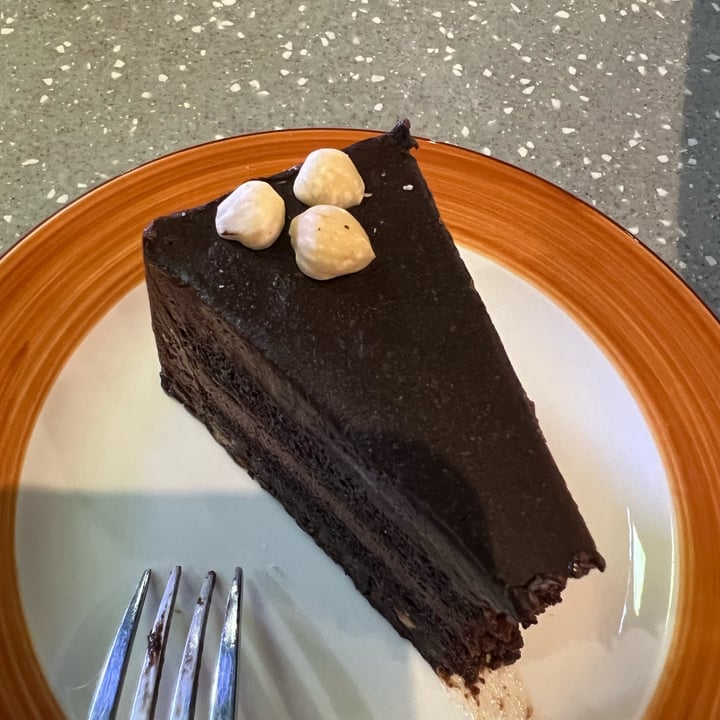 photo of Privé Paragon Hazelnut Praline Cake shared by @crueltyfreetan on  13 May 2023 - review
