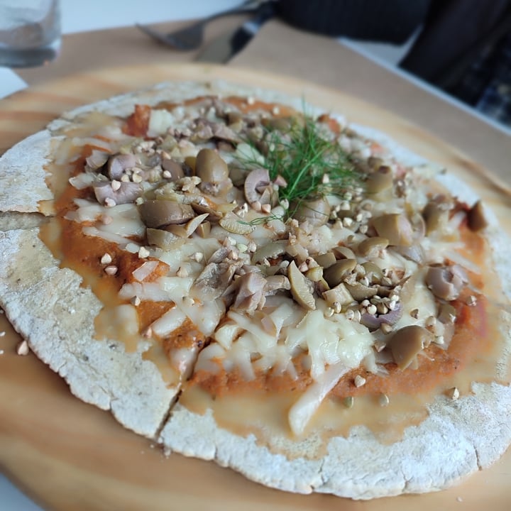 photo of Oli veggie food Pizza shared by @patriciagarcia on  25 Jun 2023 - review