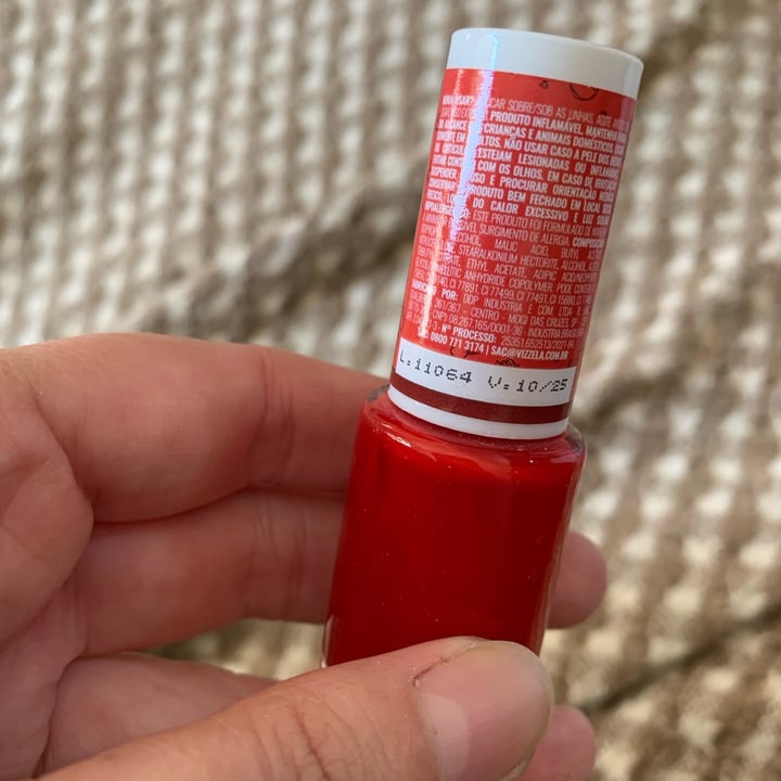 photo of Vizzela Cosméticos esmalte Vermelho Sim! shared by @monike87 on  03 Jun 2023 - review