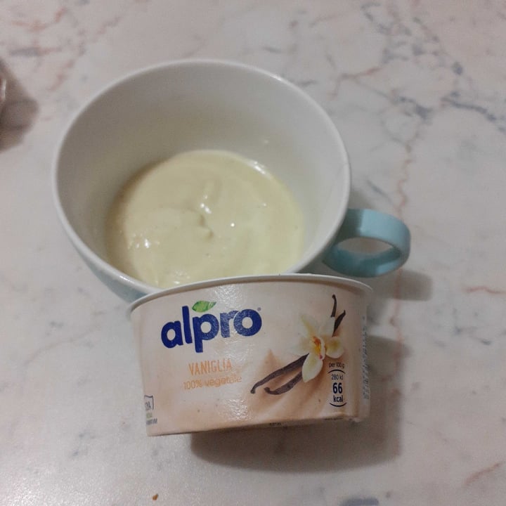 photo of Alpro Yogurt vaniglia shared by @nadiamincuzzi on  08 Jan 2023 - review