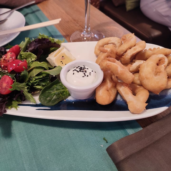 photo of Hakuna Matata Veggie Calamares Vegetales Con Ensalada De Algas shared by @amarantal on  08 May 2023 - review