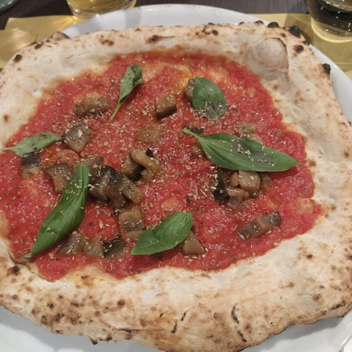 photo of Signor Pizza Marinara Con Melanzane shared by @chiaracappellini on  07 Apr 2023 - review