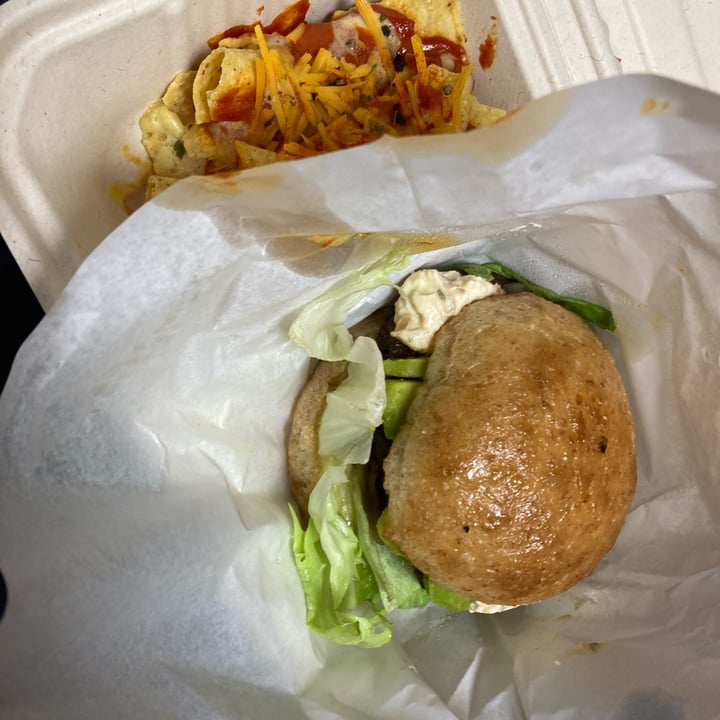 photo of 2 foods Shibuya Loft 濃厚てりやきアボカドバーガー shared by @cico777 on  20 Dec 2022 - review