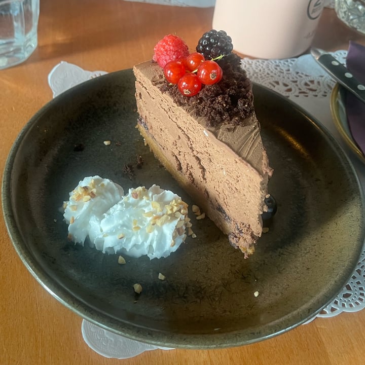 photo of Romeow Cat Bistrot Chocolate Mousse cake shared by @marinacarta on  10 Jul 2023 - review