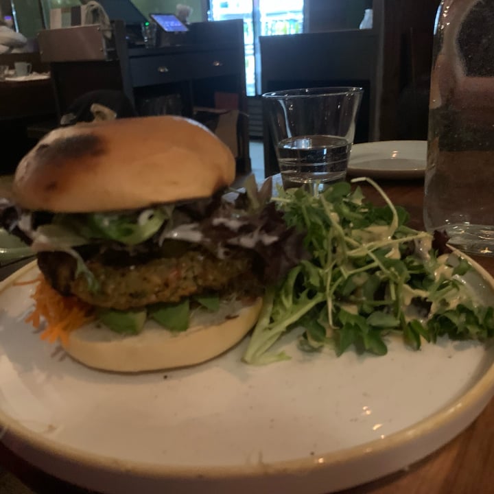 photo of Fresh on Bloor Cali Burger shared by @vegandidsystem on  15 Feb 2023 - review