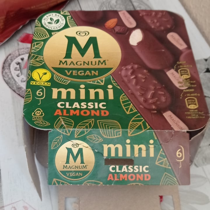 photo of Magnum Magnum Vegan Mini Classic Almond shared by @moniqueta on  14 Jul 2023 - review
