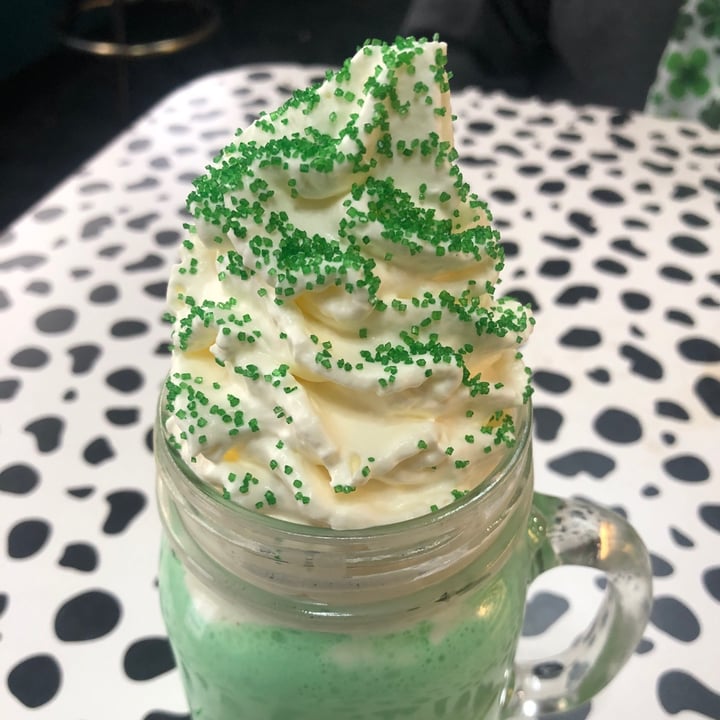 photo of Soulshine Vegan Café Shamrock Shake shared by @saralovesveggies on  17 Mar 2023 - review