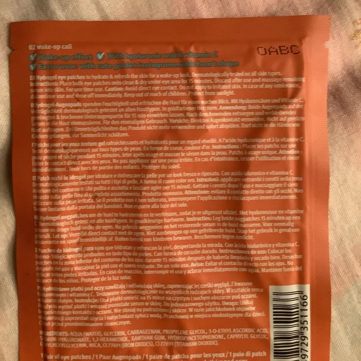 photo of Essence  hydro gel eye patches con acido ialuronico e vitamina C shared by @violatopvegetarian on  20 Jul 2023 - review