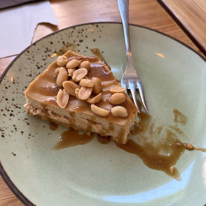 photo of Nativa Ristorante Cheesecake al burro di arachidi e caramello salato shared by @sofiapiagnani on  10 Jun 2023 - review