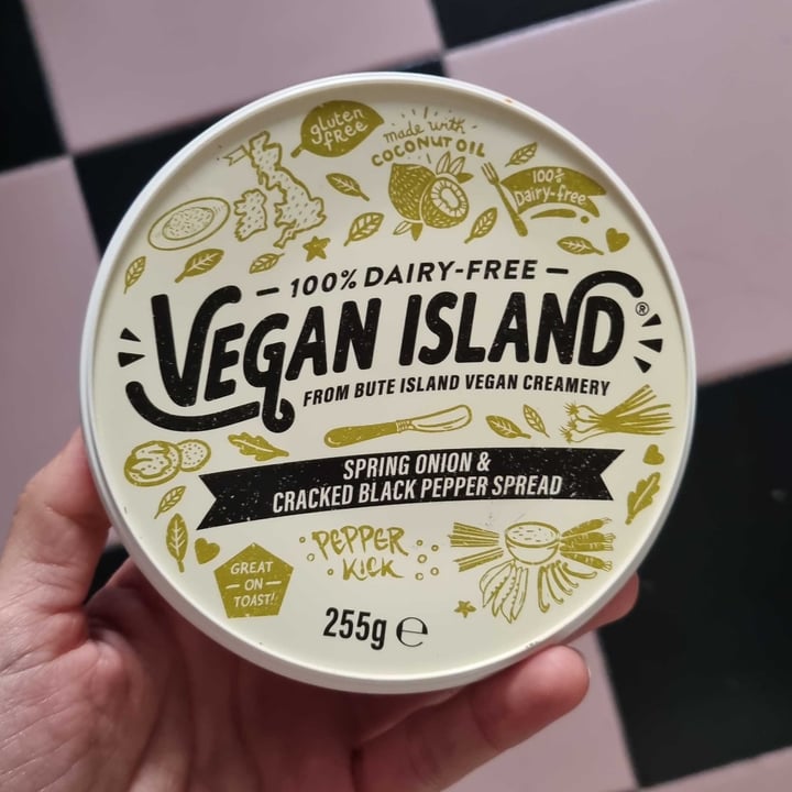photo of Vegan island Spring onion & cracked black pepper spread shared by @amparodegata on  08 Feb 2023 - review