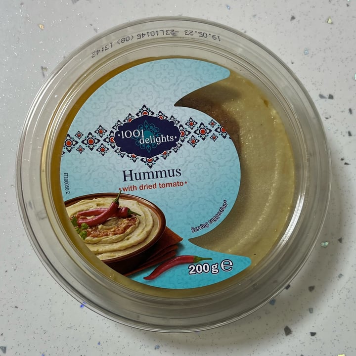 photo of 100 delights Hummus with dried tomato shared by @irenevegan on  08 May 2023 - review