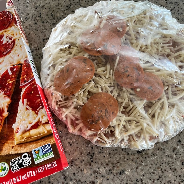photo of Daiya Gluten-free Pizza Meatless Pepperoni Style shared by @tatanka05 on  29 May 2023 - review