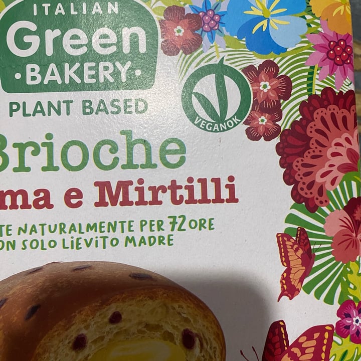 photo of italian green bakery Brioche Crema E Mirtilli shared by @zweiisamkeit on  22 Apr 2023 - review