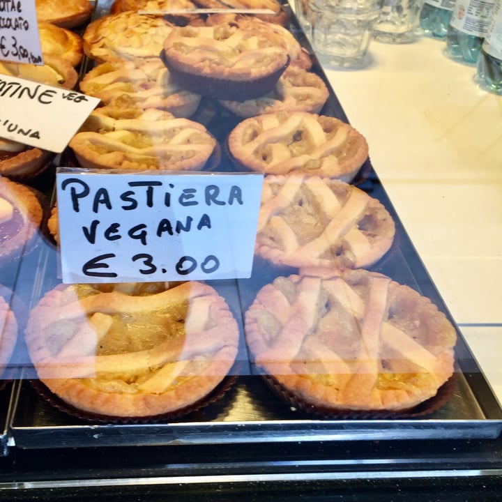 photo of Sorelle Giordano pastiera vegana shared by @azuki on  09 Apr 2023 - review