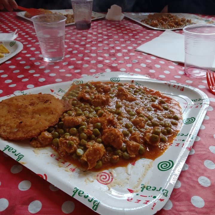 photo of "Santuario HeartLand- ODV" spezzatino vegetal con fritto di sedano rapa shared by @marialaurait on  29 Jan 2023 - review