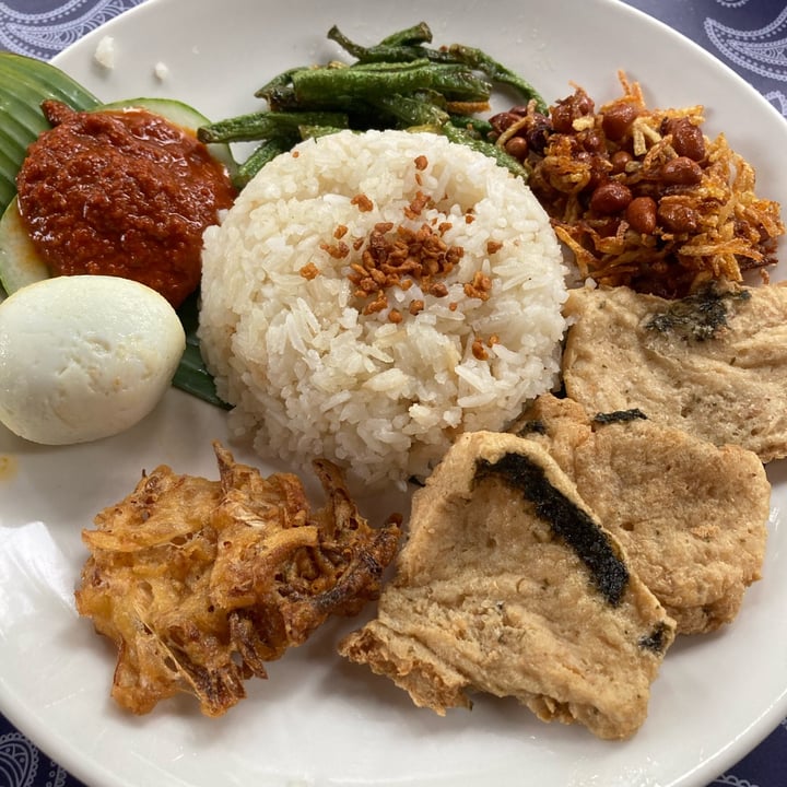 photo of Warung Ijo Nasi lemak fish shared by @vyow on  31 Dec 2022 - review