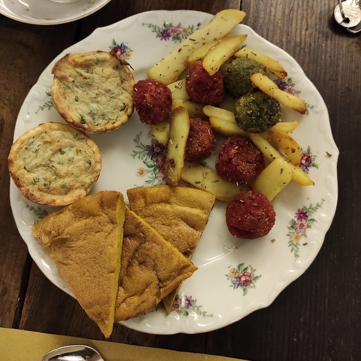 photo of Meublè Adriana 100% Vegan Guesthouse Cooked breakfast shared by @tuscanvegan on  02 May 2023 - review