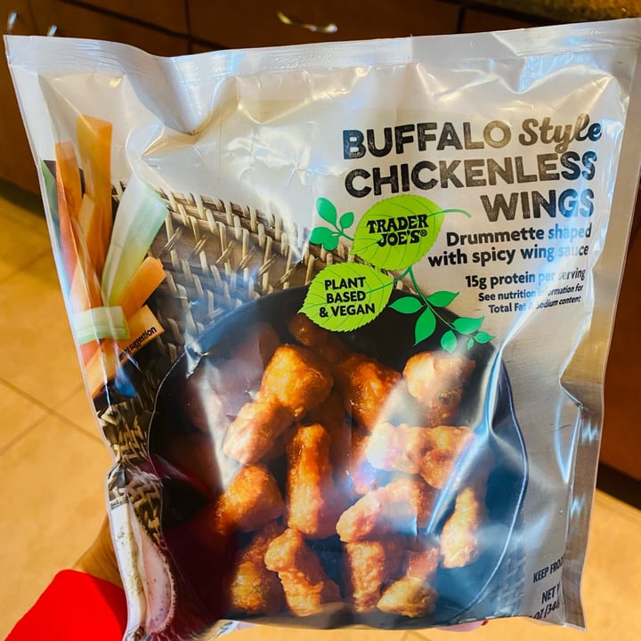 photo of Trader Joe's Buffalo Style Chickenless Wings shared by @beckyyy on  17 Feb 2023 - review