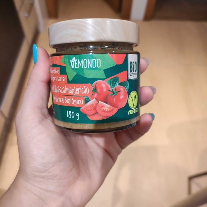 photo of Vemondo Crema untable de tomate y albahaca shared by @paulg21 on  12 Feb 2023 - review
