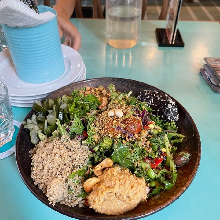 photo of CLOSED - Privé Paragon Tracy’s Favourite Salad shared by @cinnamonsticks on  23 May 2023 - review