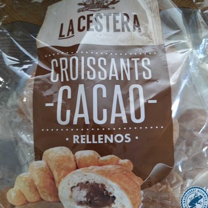 photo of La Cestera croissants rellenos de cacao shared by @derivilla on  24 May 2023 - review