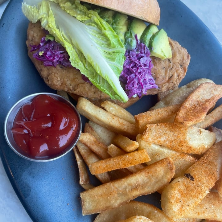 photo of Willow Vegan Bistro Vegan Chick’n Sandwich shared by @gaylenerva on  24 May 2023 - review