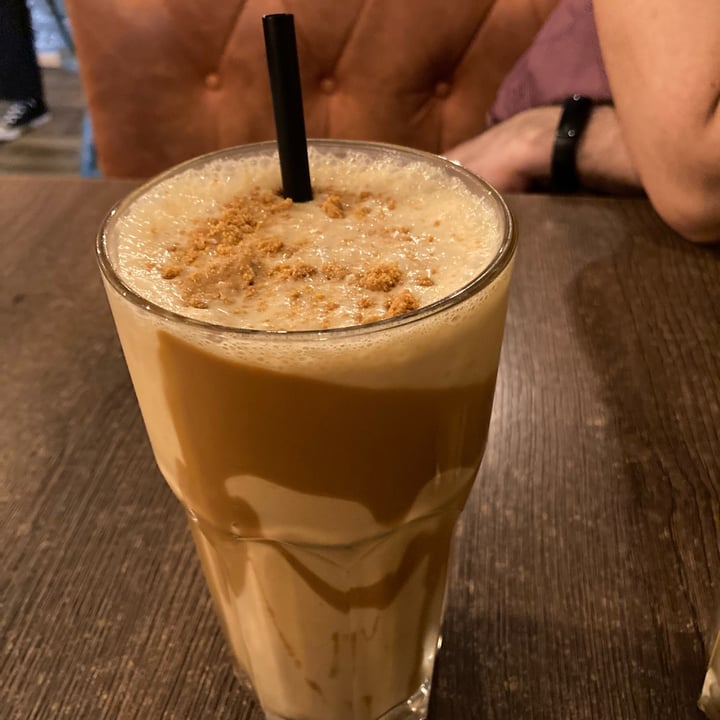 photo of Maggie Mays Belfast Cafe Vegan biscoff milkshake shared by @elewink24 on  11 Jun 2023 - review