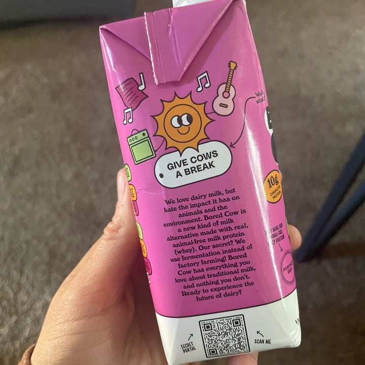 photo of bored cow Milk Strawberry shared by @clarendiee on  06 May 2023 - review