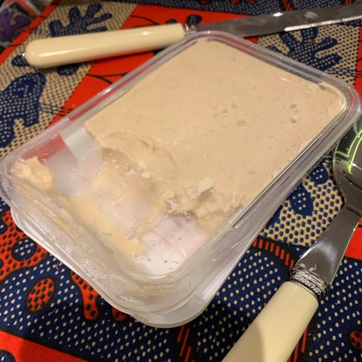 photo of Esti caramelised onion hummus shared by @fradelor on  04 Jan 2023 - review