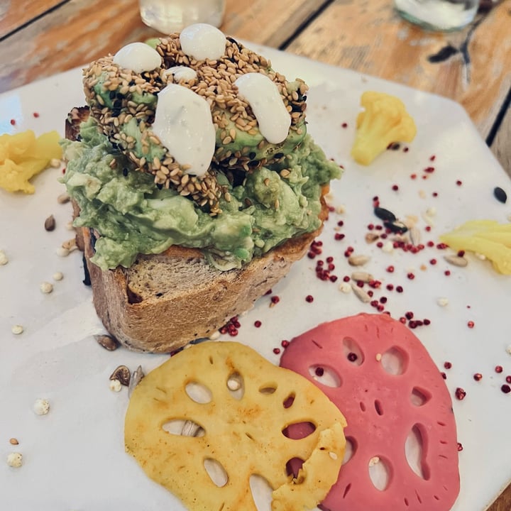 photo of Brunch And Cake Tostada de aguacate shared by @monica on  14 May 2023 - review