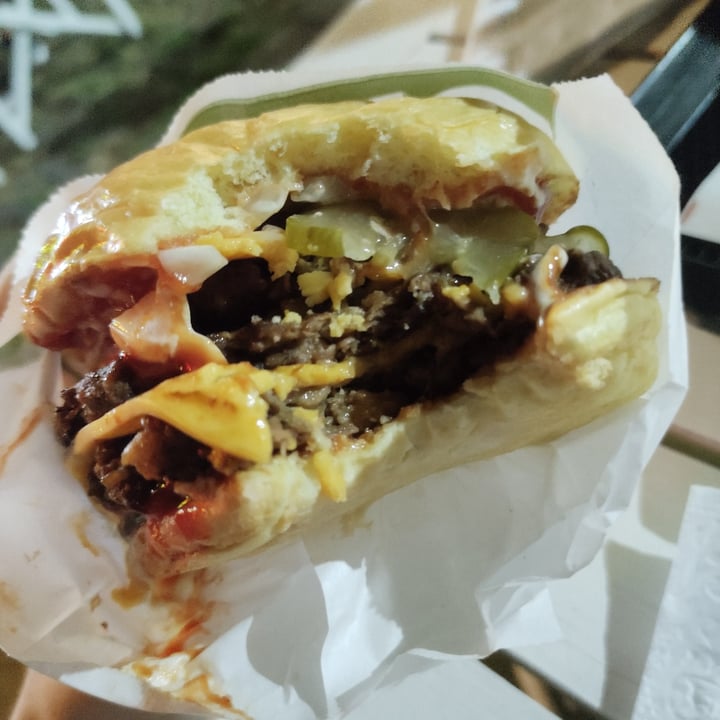 photo of JOY burgers TRIPLE CHEESEBURGER shared by @danicanti on  28 Jan 2023 - review