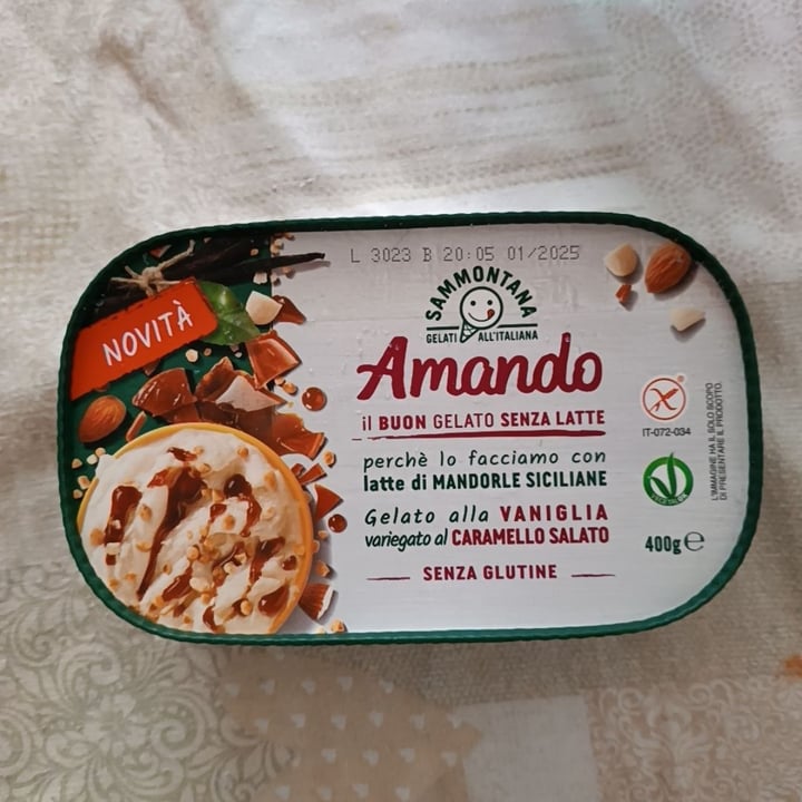 photo of Amando gelato alla vaniglia variegato al caramello salato shared by @fajonii on  08 Jun 2023 - review
