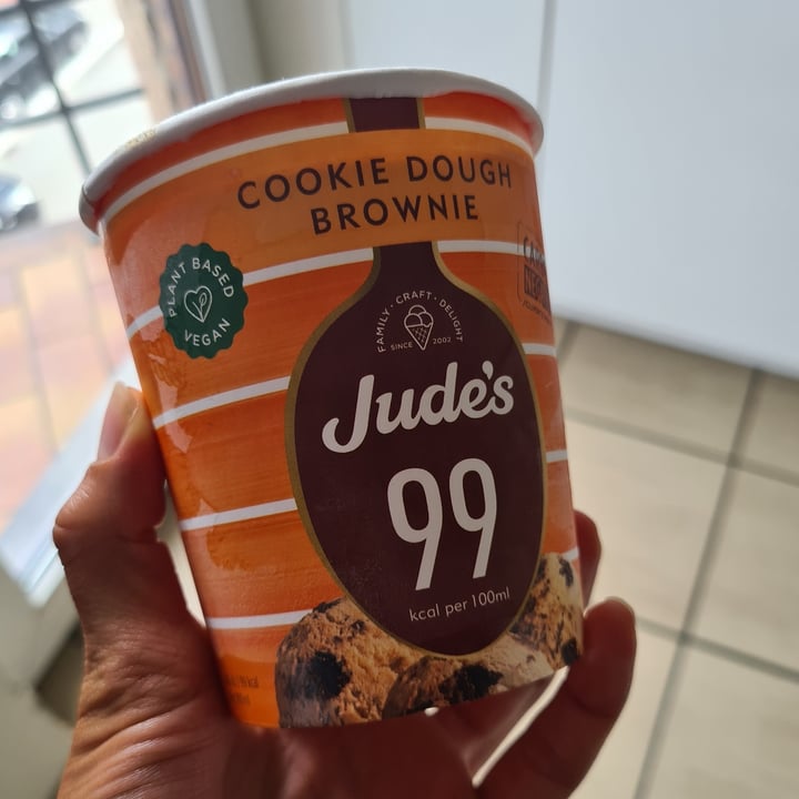 photo of Jude’s Vegan Cookie Dough Brownie Ice Cream shared by @gabrielaadina on  25 Jul 2023 - review