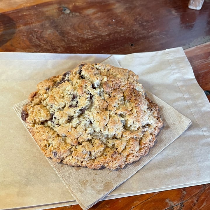 photo of The Rose Establishment Oatmeal Chocolate Chip Cookie shared by @ekelcem on  17 Feb 2023 - review
